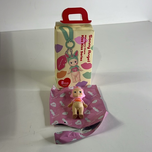 Sonny Angel Mini Figure Charm Kiss Kiss Series - Picture 4 of 6